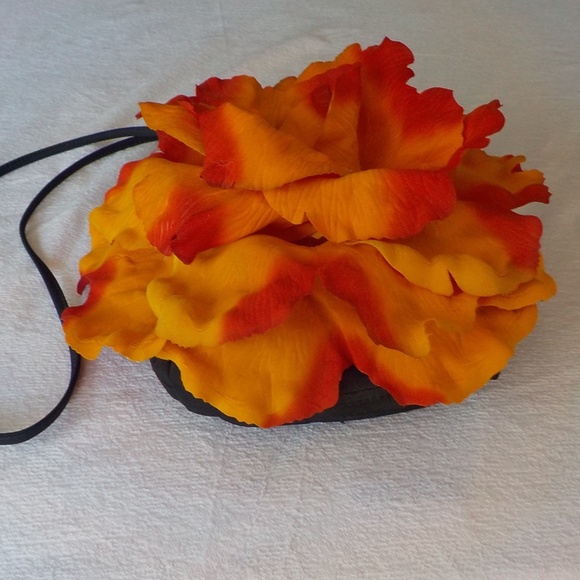 NEW Giant Flower Front Crossbody Bag - Picture 5 of 7